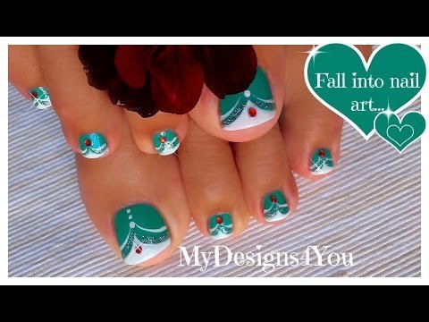 Green And White Toe Nail Art Design