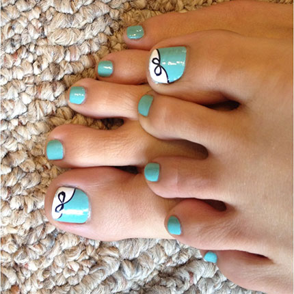 Green And White Toe Nail Art With Bow Design Idea