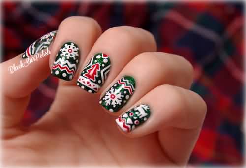 Green Red And White Beautiful Winter Nail Art Design