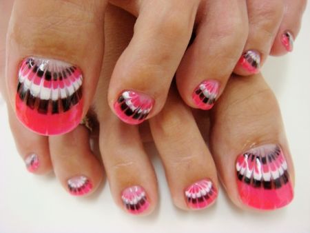 Pink Feather Toe Nail Art