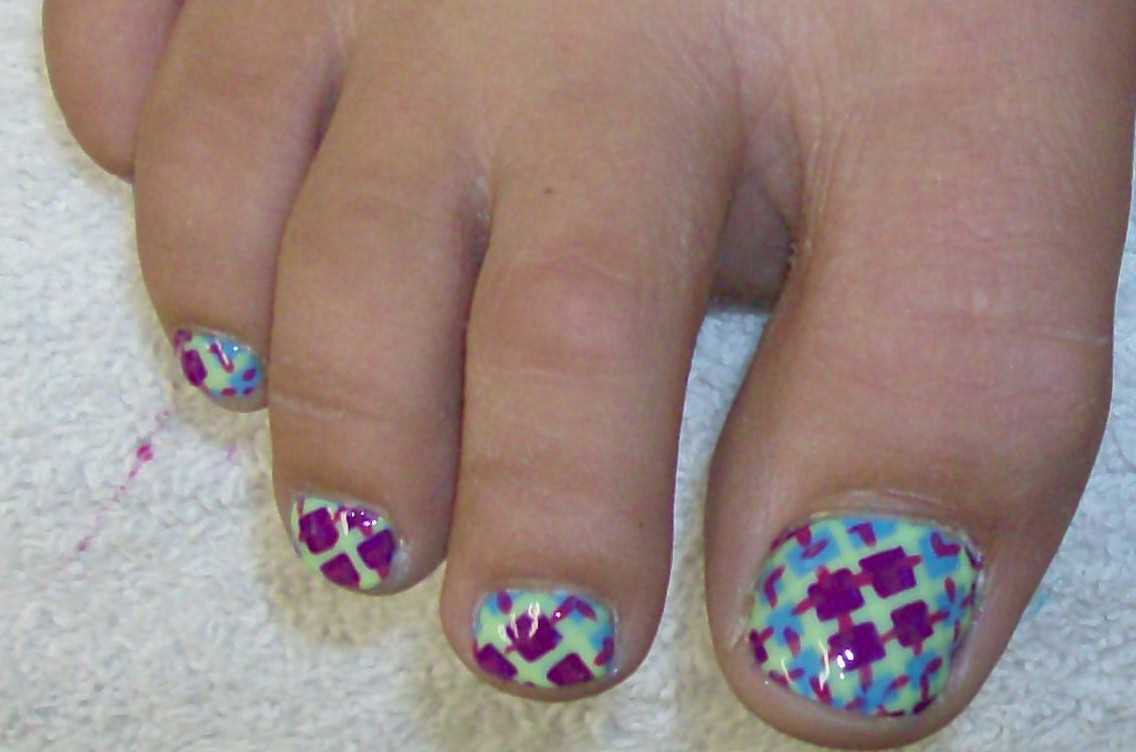Purple Houndstooth Design Toe Nail Art