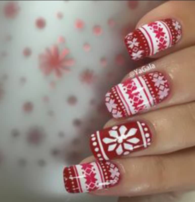 Red And White Beautiful Winter Nail Art Design