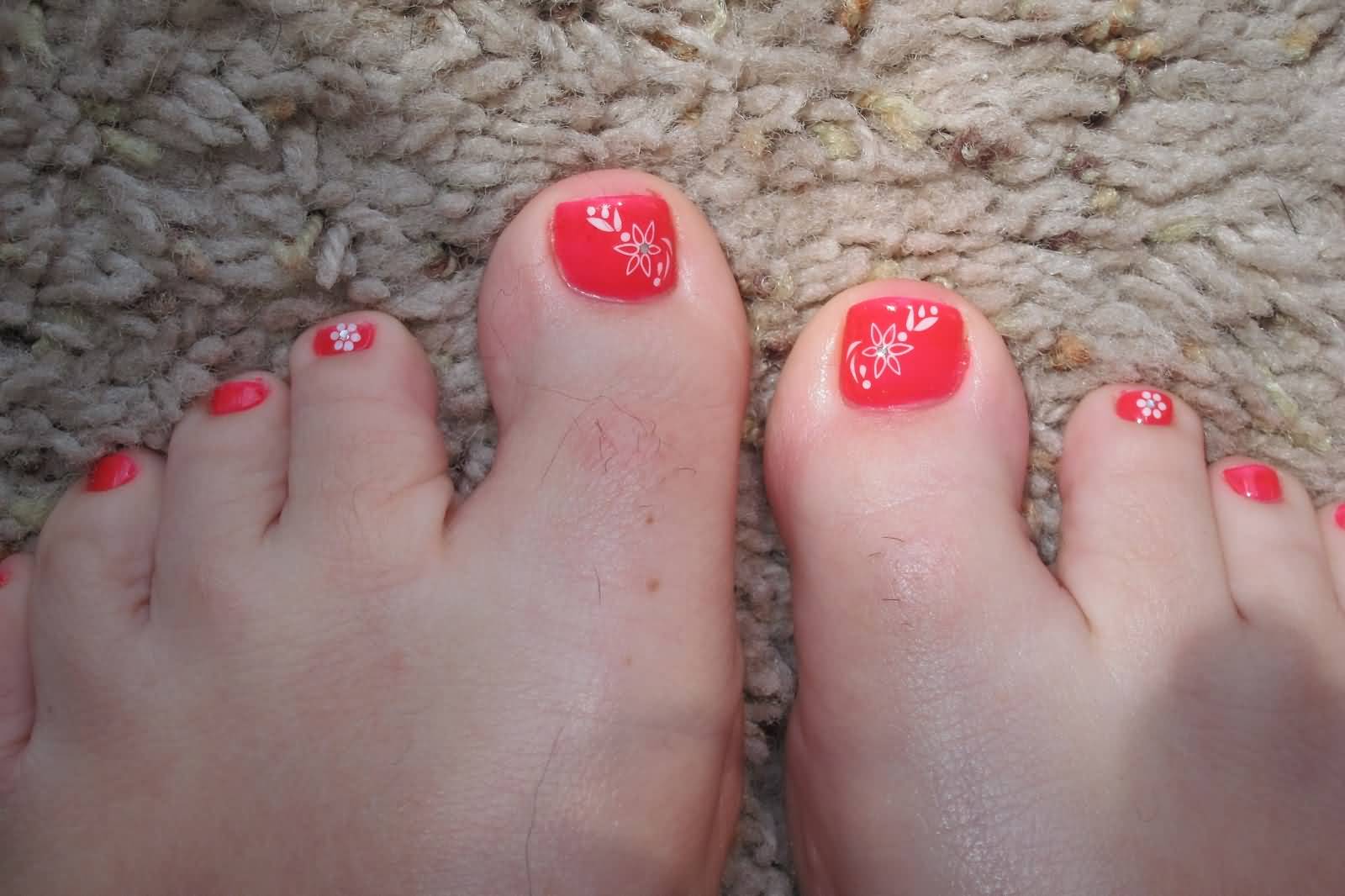 Simple Toe Nail Art With White Floral Design Idea