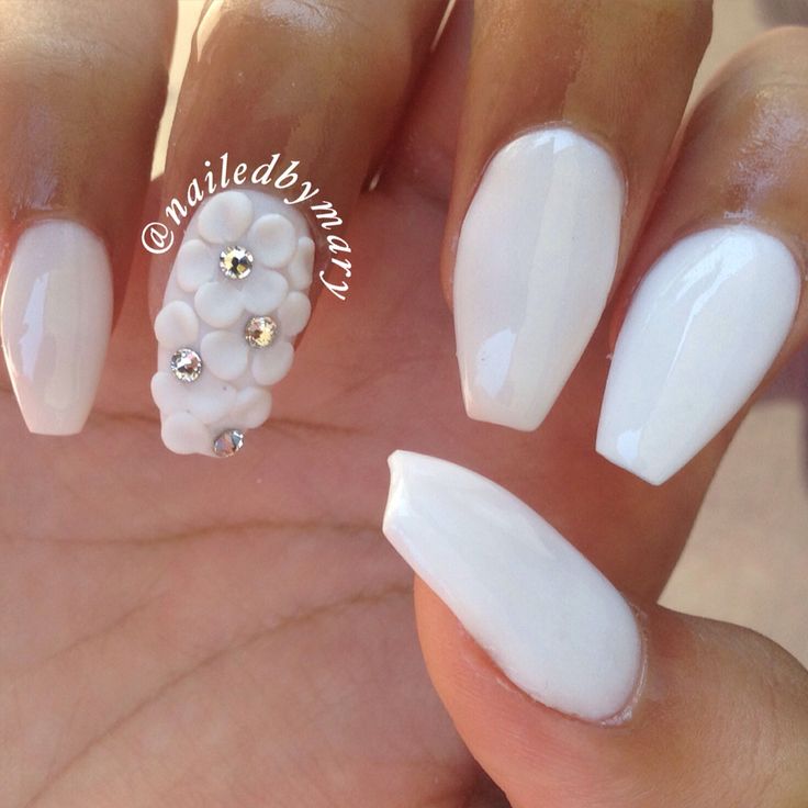 White 3D Flowers Accent Nail Art
