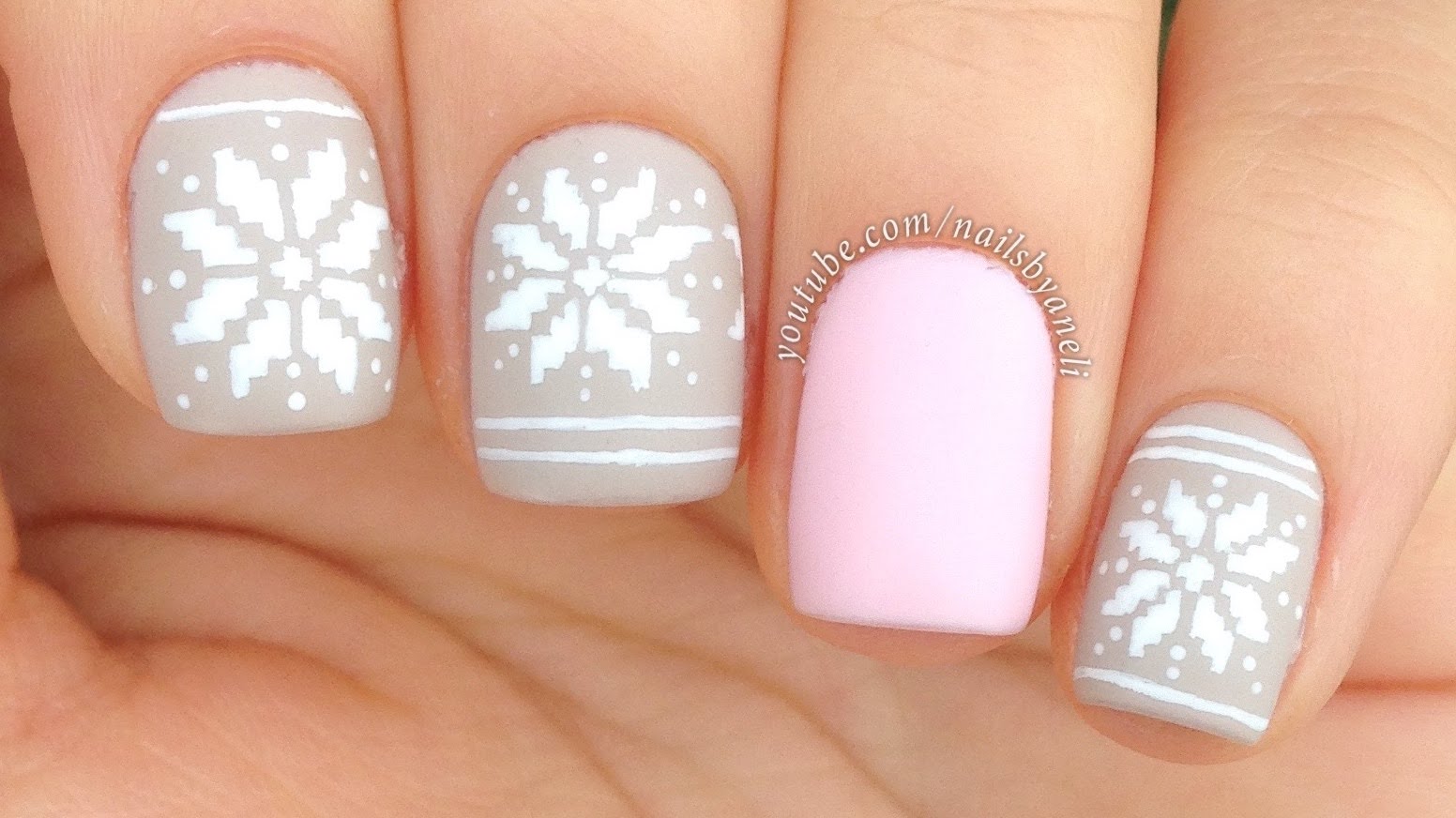 White Snowflakes Design Winter Nail Art