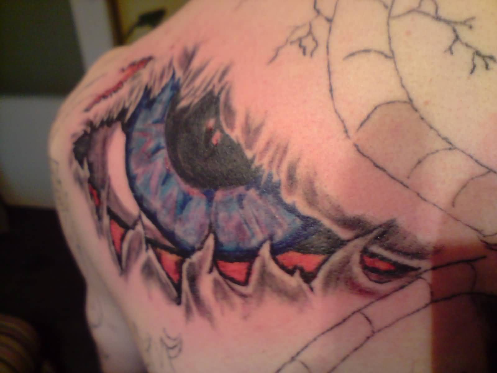 Wonderful 3D Evil Eye Tattoo On Upper Back