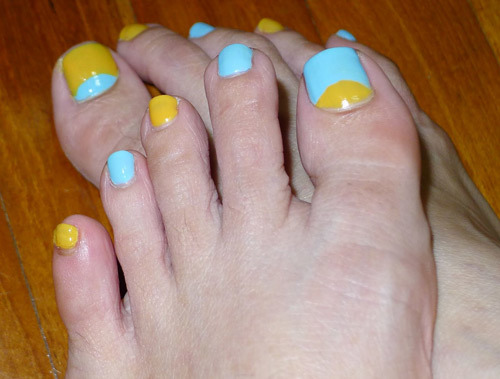Yellow And Blue Toe Nail Art Design Idea