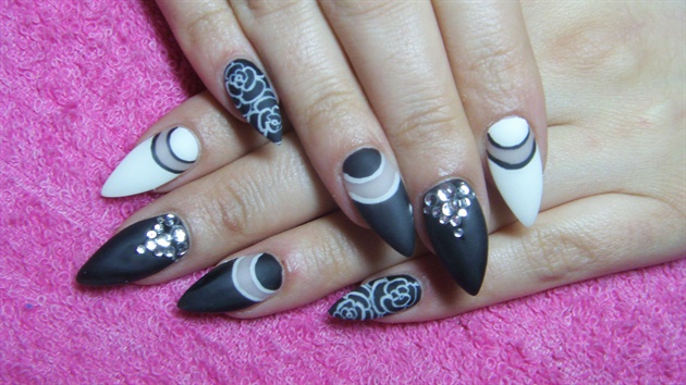 Black And White Matte Stiletto Nail Art Designs