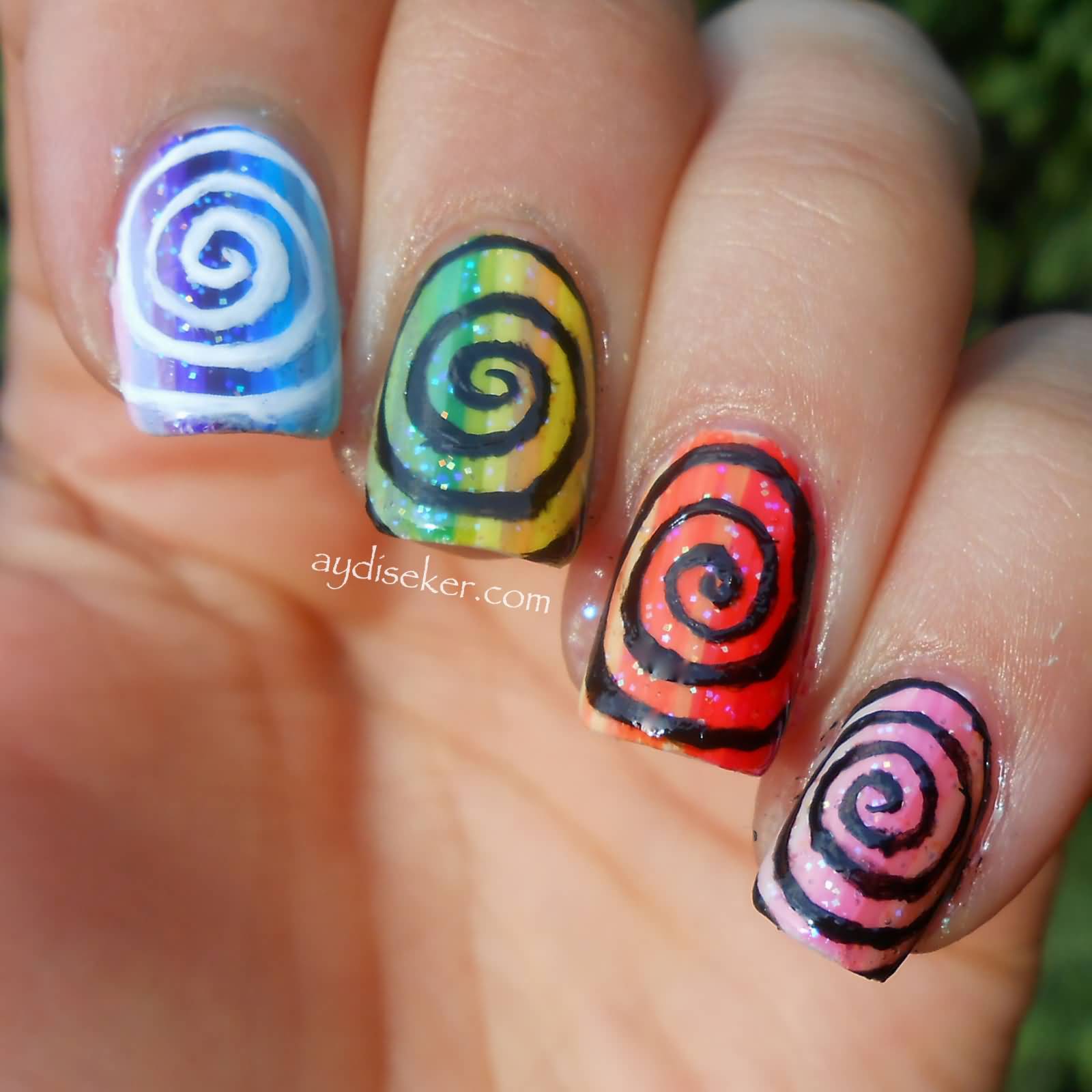 Black Spiral Design Nail Art Idea