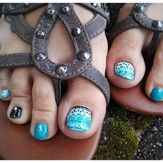 Blue Toe Nail Art Design Idea