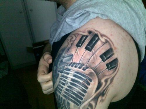 Cool 3D Grey Piano Microphone Tattoo On Left Shoulder