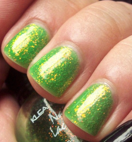Green Glitter Nail Art Design Idea