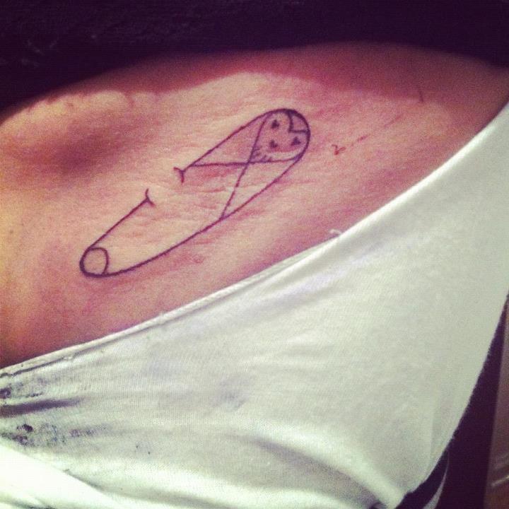 Read Complete Heart Safety Pin Tattoo By Zero1er