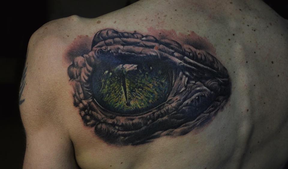 Incredible 3D Reptile Eye Tattoo On Back