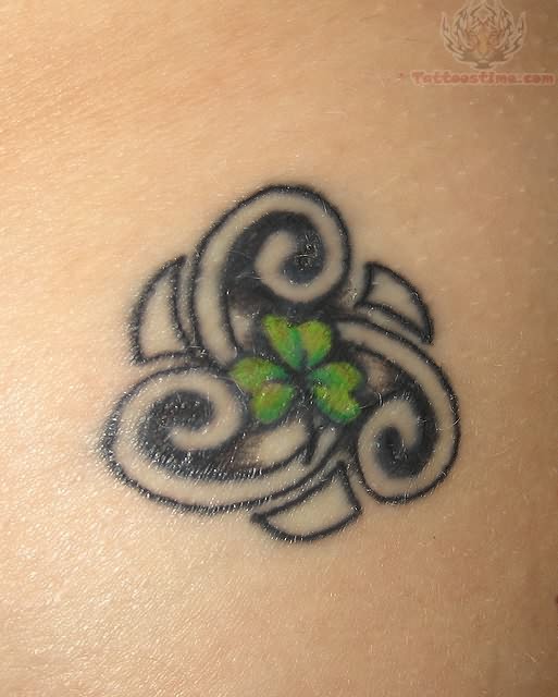 Lovely Celtic Design With Shamrock Leaf Tattoo