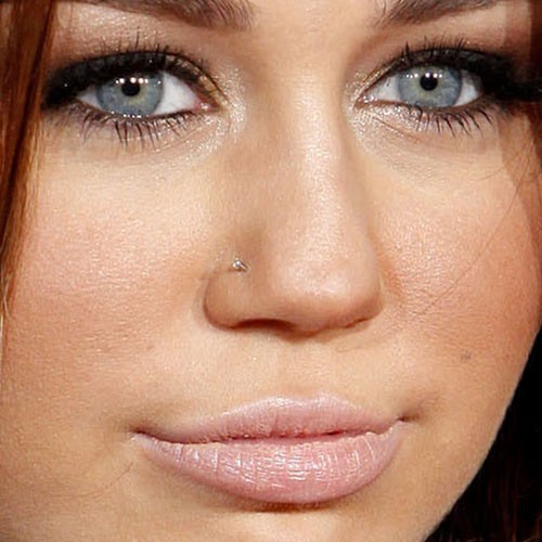 Miley Cyrus Right Nostril Piercing