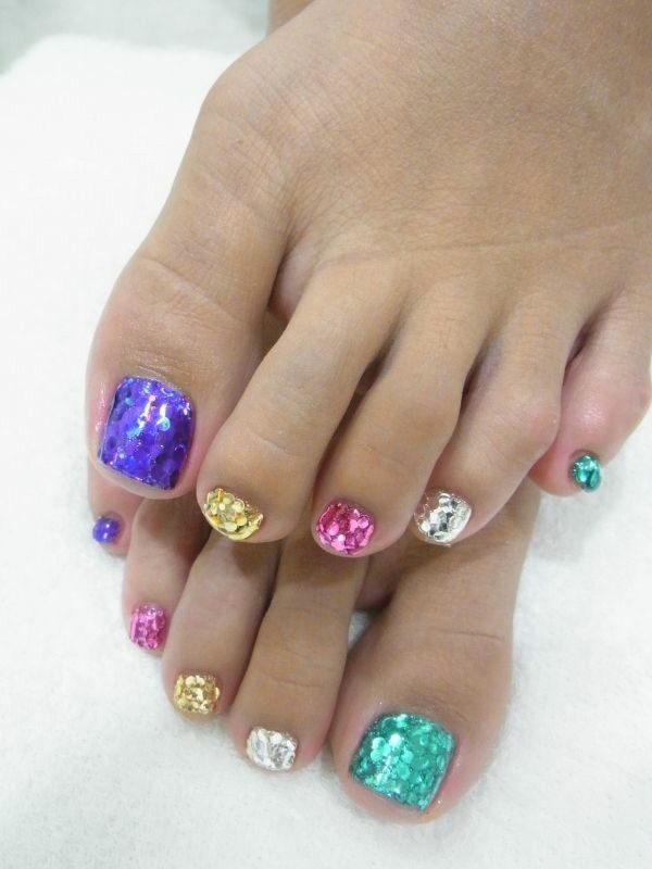 Multicolored Glitter Toe Nail Art