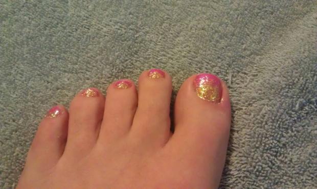 Pink And Gold Glitter Toe Nail Art