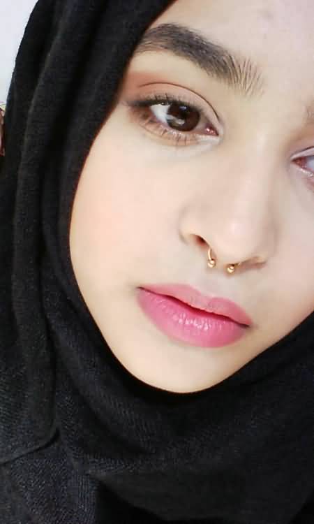 Septum Piercing With Gold Circular Barbell