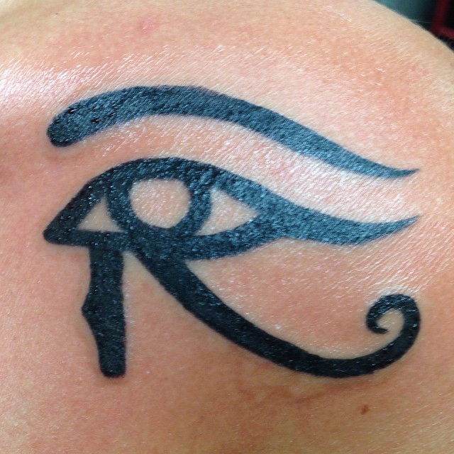 Simple Dark Ink Horus Eye Tattoo