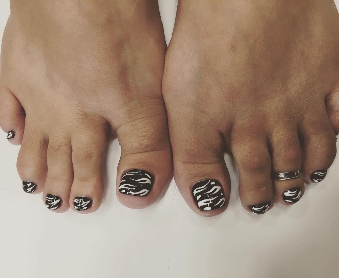 Beautiful Black And White Toe Nail Art Design
