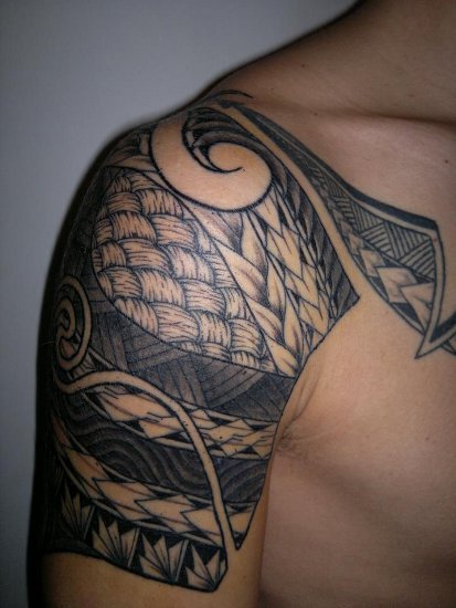 Cool Tribal Samoan Tattoo On Right Shoulder For Men