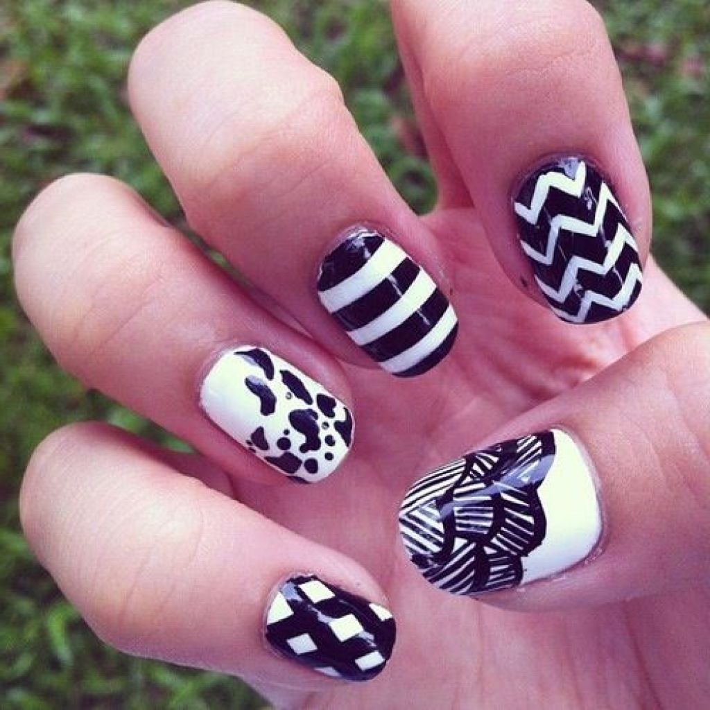 Cute Black And White Nail Design Idea