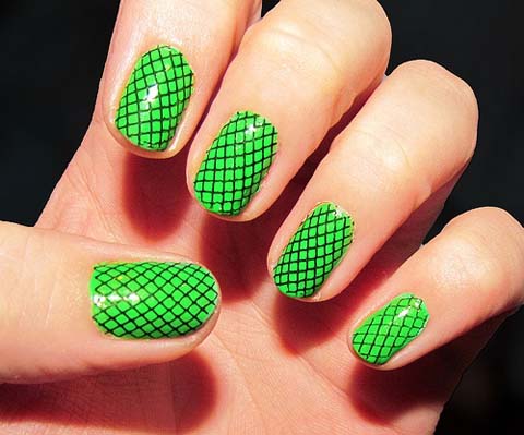 Green And Black Net Pattern Nail Design