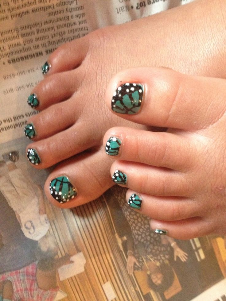 Green Butterfly Wings Nail Art For Toes