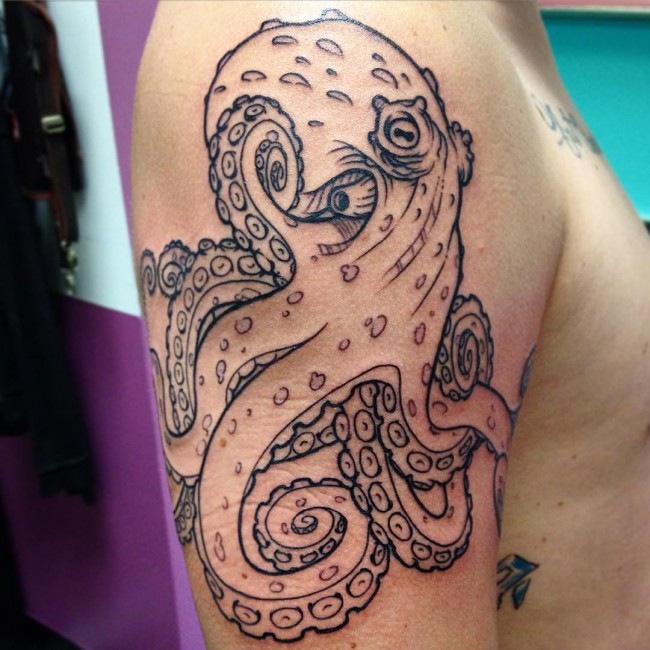 Impressive Sea Creature Octopus Right Shoulder Tattoo