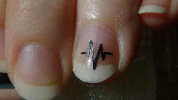 Simple Accent Black Heartbeat Nail Art