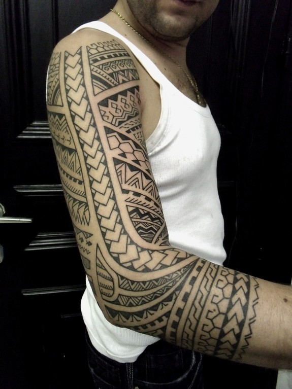 Very Nice Samoan Tattoo On Right Full Sleeve