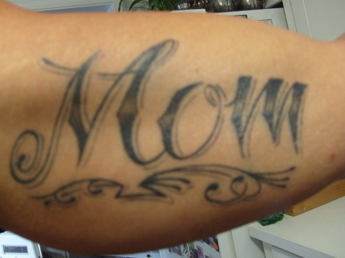 Attractive Mom Word Tattoo On Biceps