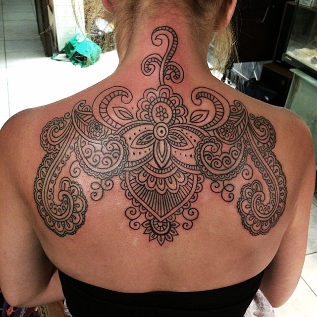 Attractive Paisley Pattern Tattoo On Upper Back