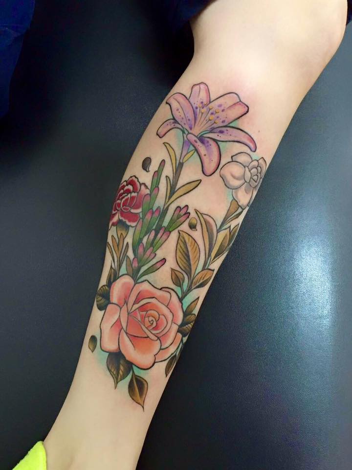 Beautiful Flowers Tattoos On Leg
