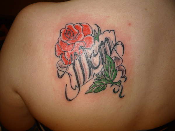 Left Back Shoulder Rose Flowers And Mom Word Tattoo