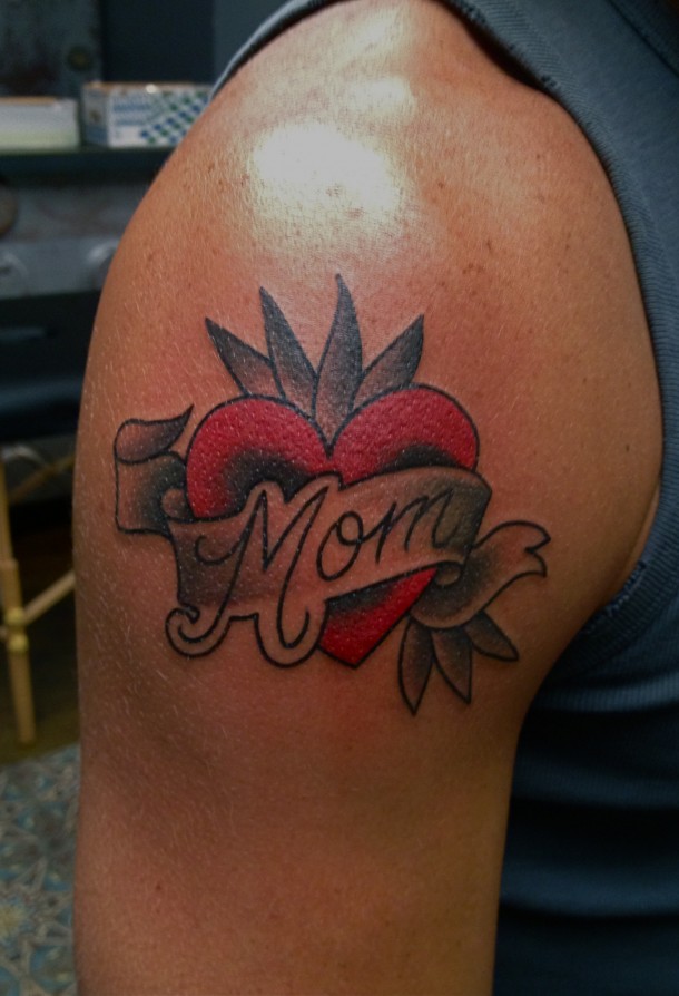 Nice Mom Banner With Heart Traditional Tattoo On Right Shoulder