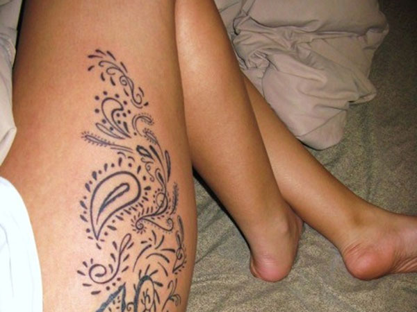 Nice Paisley Pattern Tattoo On Thigh