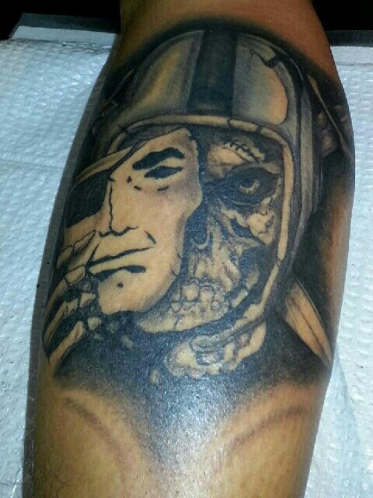 Attractive Oakland Raiders Skull Tattoo