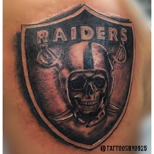 Brilliant Oakland Raiders Skull Logo tattoo.