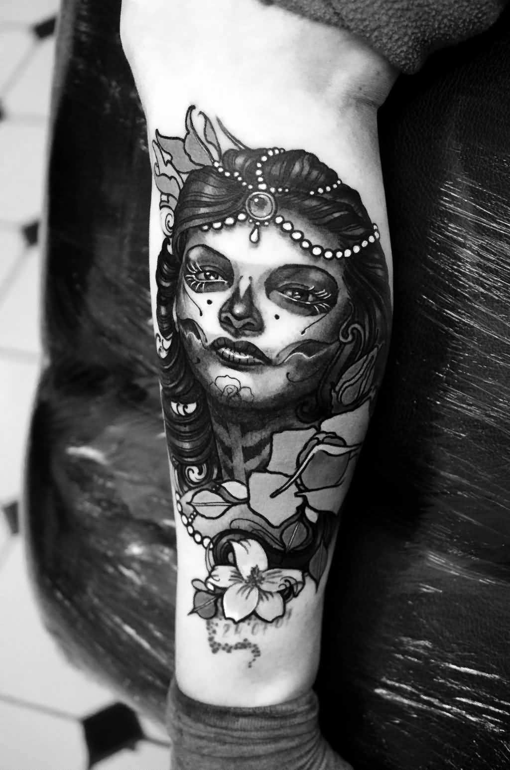 Catrina With Flower Tatto On Leg