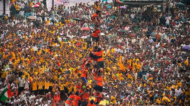 Human Pyramid To Break Dahi Handi Krishan Janamashtmi Festival Picture