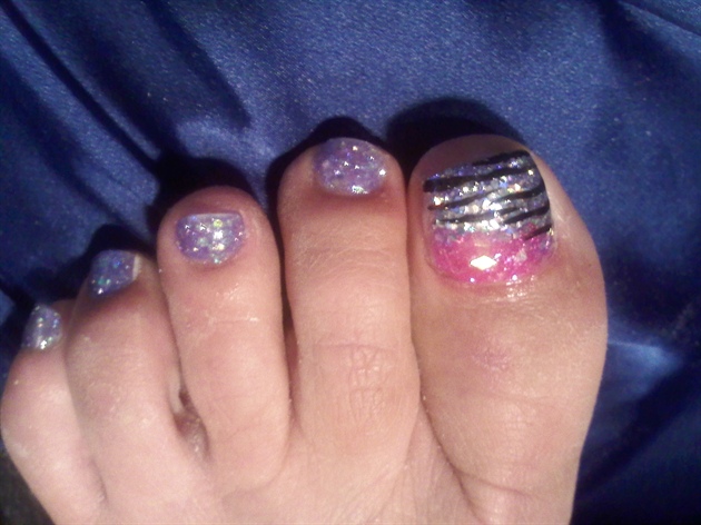 Light Purple Glitter Toe Nail Art