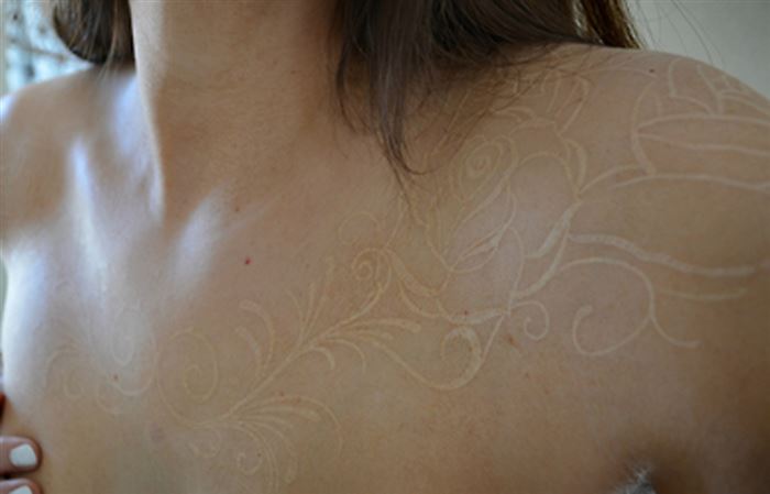 Lovely Flower UV Tattoo In Daylight For Women