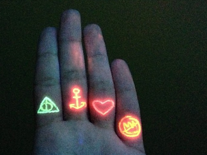 Small Symbols UV Tattoo On Fingers