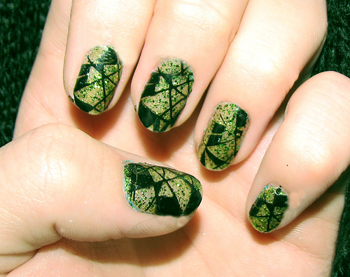 Sparkly Green Geometric Nail Art