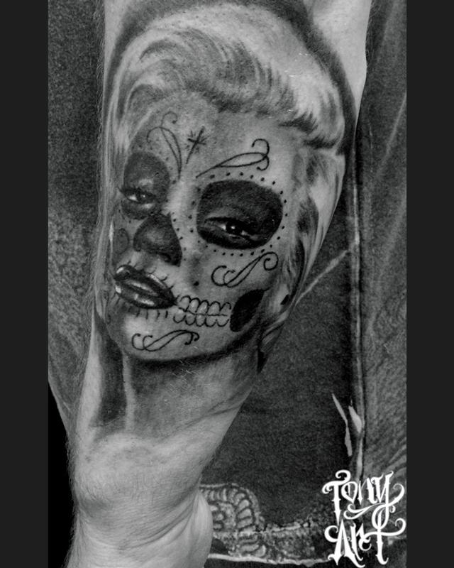 Black And Grey Marilyn Monroe Portrait Tattoo Leg