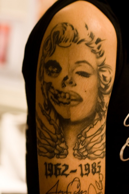 Impressive Marilyn Monroe Skull With Year Tattoo On Right Half Sleeve