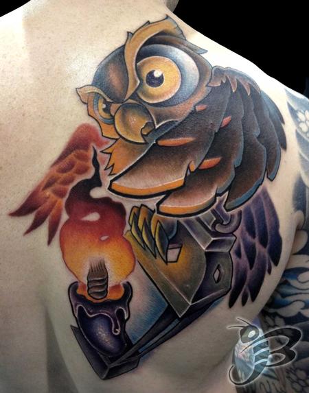 Lovely Owl And Lantern Tattoo On Right Back Shoulder