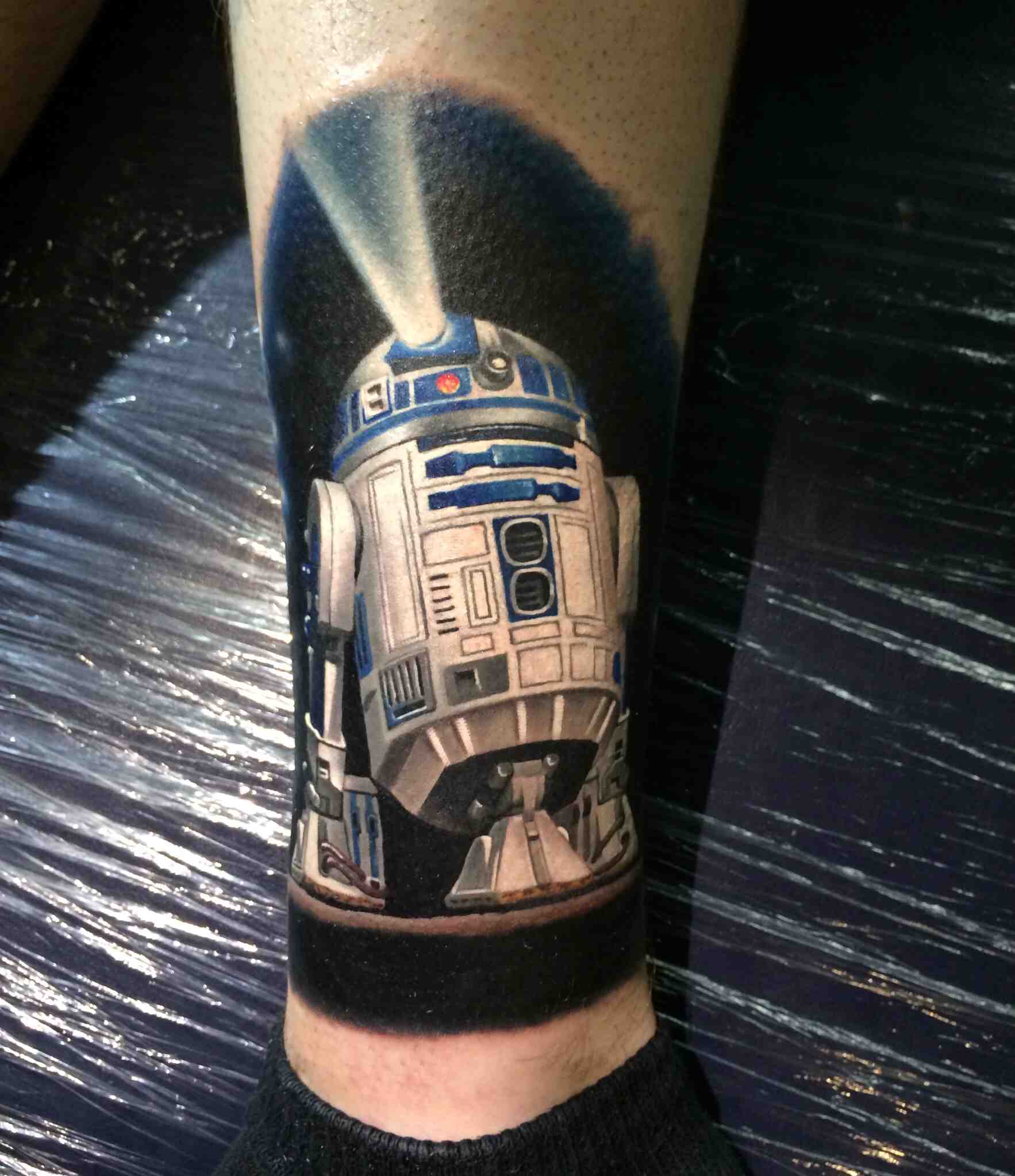 3D R2 D2 Western Robot Tattoo On Leg By Kegan Hawkins